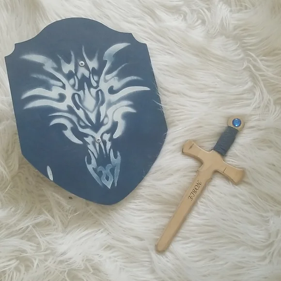 Wooden shield and sword - Picture 1 of 5